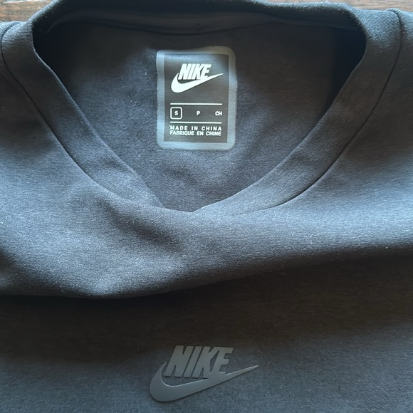 Nike long sleeve sweater - Picture 2 of 6